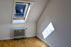 Charmante Dachgeschosswohnung mit sonnigem Balkon - keine Käufercourtage! – Nydamer Weg 3, 22145 Rahlstedt, Hamburg – Vorschaubild 8