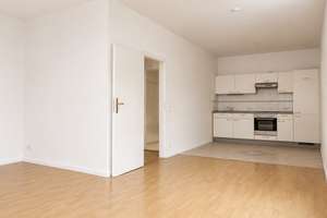 Bezugsfreie 3-Zimmer-Wohnung im ruhigen Gartenhaus in Berlin-Friedrichshain