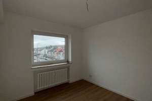 Frisch renovierte 3‑Zimmer‑Wohnung mit Balkon in ruhiger Lage – 75 m² in Düsseldorf – In den Kötten 15a, 40627 Vennhausen, Düsseldorf – Vorschaubild 4