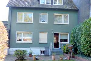 2-3 Fam.-Haus (180 m² und 60 m²), 2 Garagen, 1 Mansardenzimmer und einen großen Spitzboden