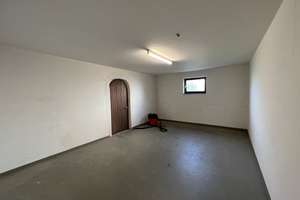 **Großzügiges renoviertes Einfamilienwohnhaus mit schönem Fernblick in attraktiver Wohnlage** – Die vollständige Adresse der Immobilie erhältst du vom Anbieter., 63571 Gelnhausen – Vorschaubild 15