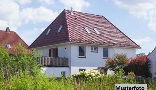Bild von Dreifamilienhaus nebst 5 Garagen