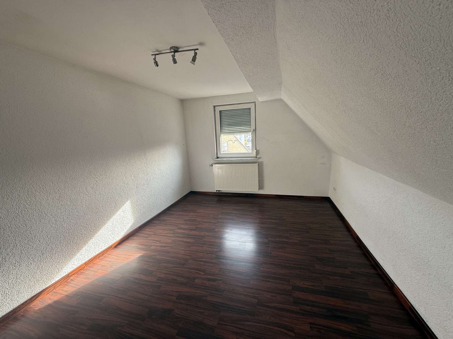 Immobilie in Neuhausen auf den Fildern - Doppelhaushälfte mit Potenzial in zentraler Lage von Neuhausen - provisionsfrei! - Bild 5