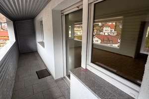 Gepflegte 3 Zimmer Wohnung im 2.OG rechts mit EBK, gr. Balkon in 78148 Gütenbach, WM: PAUSCHAL 775€ – Breiteneckweg 7, 78148 Gütenbach – Vorschaubild 1