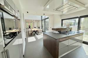 Stadtvilla mit 428 m² Wohnfläche, Pool, Erdwärme, PV, Solar und A+ Energieeffizienz – Die vollständige Adresse der Immobilie erhältst du vom Anbieter., 86830 Schwabmünchen – Vorschaubild 7