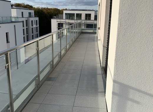 Ihre 3-Zi.-Penthouse-Wohnung mit Tageslichtbad, EBK + Dachterrasse im beliebten Stadtteil Hartenberg