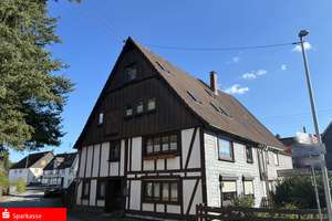 Großes Zweifamilienhaus mit Garage in Kreuztal - Littfeld – Die vollständige Adresse der Immobilie erhältst du vom Anbieter., 57223 Kreuztal – Vorschaubild 1