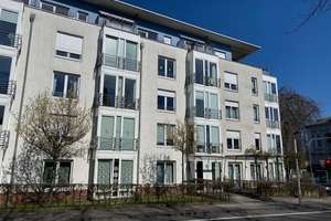 Exklusive Penthouse-2-Zimmer Seniorenwohnung (55+) mit Einbauküche und Sonnenbalkon