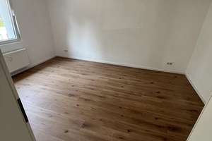 Sanierte und helle 2-Zimmerwohnung m. gr. Wohnküche + Duschbad