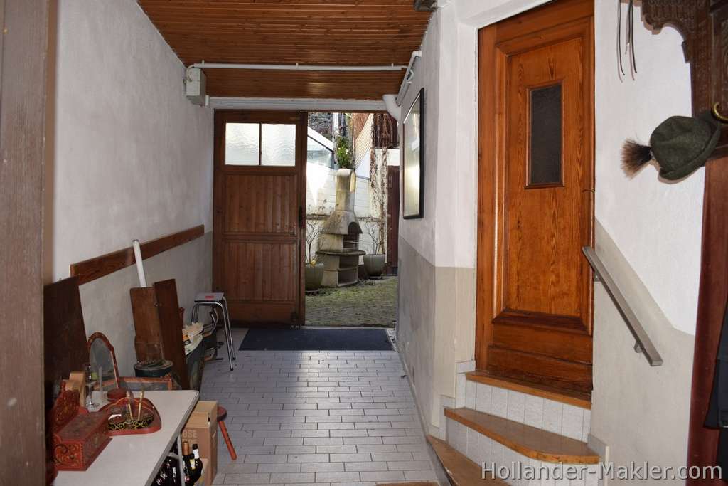 Immobilie in Bernkastel-Kues - Großzügiges Reihenhaus mit Nebengebäuden in Zeltingen-Rachtig - Bild 2