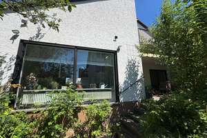 Charmantes Einfamilienhaus mit Garten, Terrasse & Balkon in Frankfurt, Nieder-Erlenbach – 60437 Nieder-Erlenbach, Frankfurt am Main – Vorschaubild 2