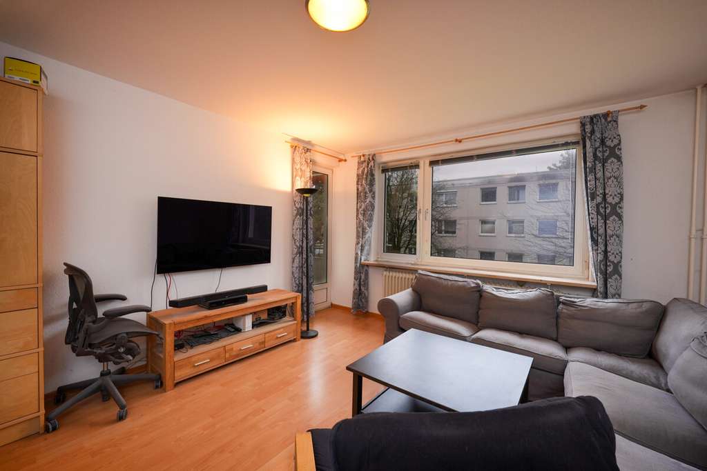 Immobilie in Elmshorn - Vermietet - Gepflegte Etagenwohnung mit Potenzial: 2 Zimmer, Loggia & Keller in Massivbauweise - Bild 1