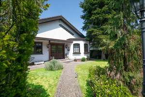 Großzügiges Grundstück, eigener Pool, ruhige Lage – Haus mit Potenzial – Die vollständige Adresse der Immobilie erhältst du vom Anbieter., 63322 Rödermark – Vorschaubild 1