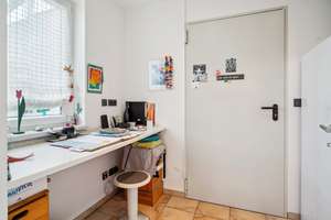Architektonisches Wohnerlebnis mit Einliegerwohnung – Zentral & ruhig in Neumünster-Faldera – Die vollständige Adresse der Immobilie erhältst du vom Anbieter., 24537 Faldera, Neumünster – Vorschaubild 9
