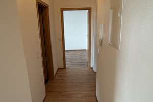Moderne 2-Zimmer-Wohnung mit beeindruckender Aussicht und Wohlfühlcharakter – Die vollständige Adresse der Immobilie erhältst du vom Anbieter., 9126 Gablenz, Chemnitz – Vorschaubild 2