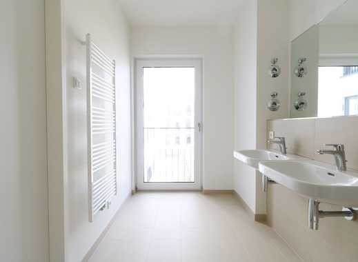 3 Zimmer mit viel Platz + Loggia + Balkon und zwei Bäder + EBK zum Erstbezug!