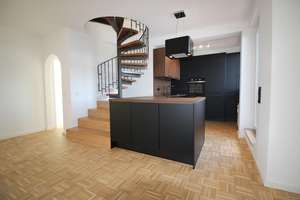 Modernisierte 101qm DG-Maisonette Whg. mit 5ZKD2xB incl. neuer Küche, Keller u. Garage zu vermieten.