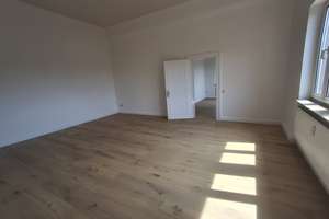 Repräsentative Altbaueleganz in Klingenberg.
5 Zimmer Mietwohnung! – Die vollständige Adresse der Immobilie erhältst du vom Anbieter., 63911 Klingenberg am Main – Vorschaubild 18