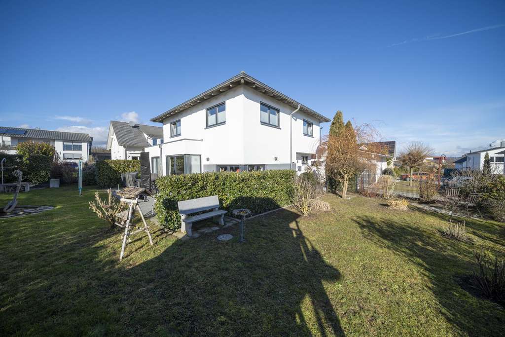 Immobilie in Volkertshausen - Modernes Einfamilienhaus mit Gartenfreude und großzügigem Wohngefühl - Bild 3