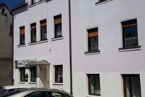 Zweifamilienhaus mit Cafe-/Gewerbe im  Erdgeschoss- zentrale Lage in REHAU! – Die vollständige Adresse der Immobilie erhältst du vom Anbieter., 95111 Rehau – Vorschaubild 1
