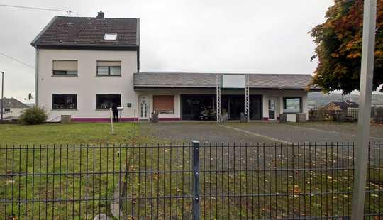 Bild von Mehrfamilienhaus & Laden & Lager & Garagen & Weitere Bauplatz mit viel Möglichkeiten
