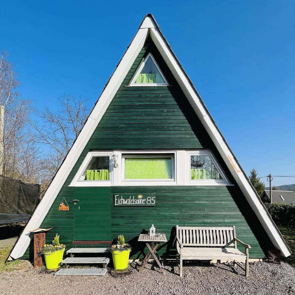 Immobilie in Gossersweiler-Stein - Ferienhaus - Top Ausstattung mit Veranda und Garten in exponierter Lage - Bild 0