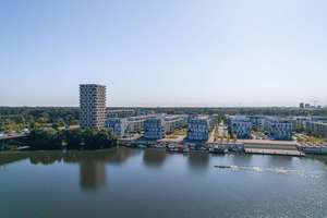 Traumhaft! 2 Zimmer direkt am Wasser mit Wintergarten zum Sofortbezug mit TG Stellplatz! – Die vollständige Adresse der Immobilie erhältst du vom Anbieter., 13587 Hakenfelde, Berlin – Vorschaubild 2