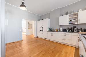Wunderschöne Altbau-Wohnung im Herzen von Alt-Oberkassel – Die vollständige Adresse der Immobilie erhältst du vom Anbieter., 40545 Oberkassel, Düsseldorf – Vorschaubild 9