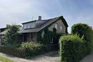 Viel Freiraum in Hoffeld: Geräumiges Doppelhaus mit sieben Zimmern