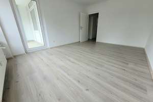 Frisch renovierte 2-Zimmer-Wohnung mit Balkon! – Spinozastr. 8, 45279 Freisenbruch, Essen – Vorschaubild 2