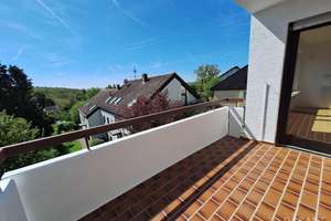 Schöne 3 Zi.-Whg. mit Südbalkon und TG-Stellplatz in Stuttgart-Riedenberg