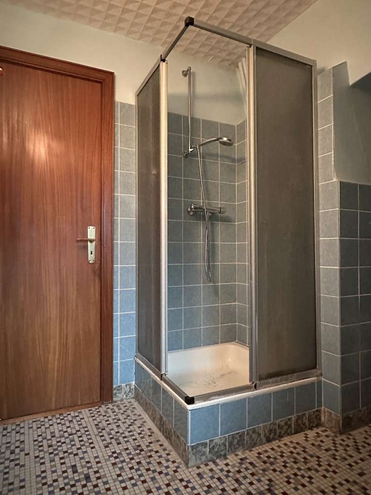 Immobilie in Oldersbek - Attraktiver Walmdachbungalow unter Reet mit Sanierungspotential auf großem Grundstück in Rantrum - Bild 3