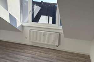 Charmante 2-Zimmer-Wohnung im Dachgeschoss am Dreiecksplatz in Kiel – Koldingstraße 8, 24105 Brunswik, Kiel – Vorschaubild 6