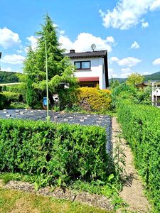 Löhnberg - Freitehendes Einfamilienhaus mit Wintergarten- Erholungsgarten - Garage