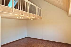 Wohlfühlambiente: Charmante Galeriewohnung mit sonniger Loggia  – Die vollständige Adresse der Immobilie erhältst du vom Anbieter., 74613 Öhringen – Vorschaubild 3