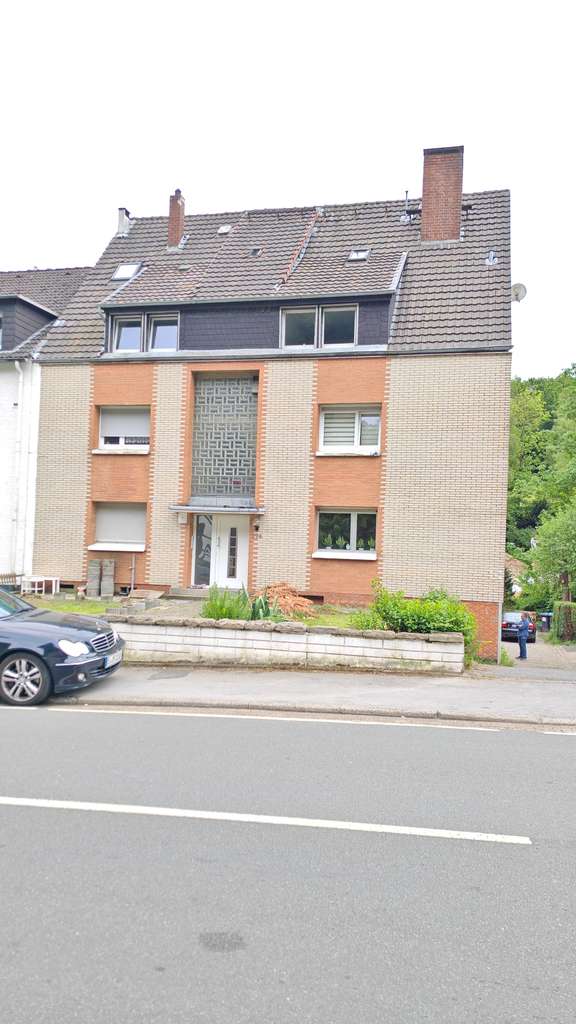 Immobilie in Ennepetal - Mehrfamilienhaus mit 7 Wohnungen + Eine Wohnung/Büro und Lager im UG + 7 Garagen in Ennepetal - Bild 1