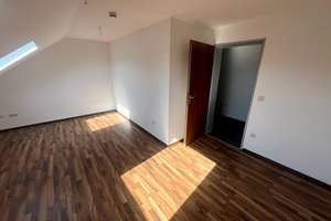 Helle 3,5-Zimmer-Dachgeschosswohnung mit Balkon in Duisburg-Hamborn – Markgrafenstr. 3, 47166 Obermarxloh, Duisburg – Vorschaubild 11