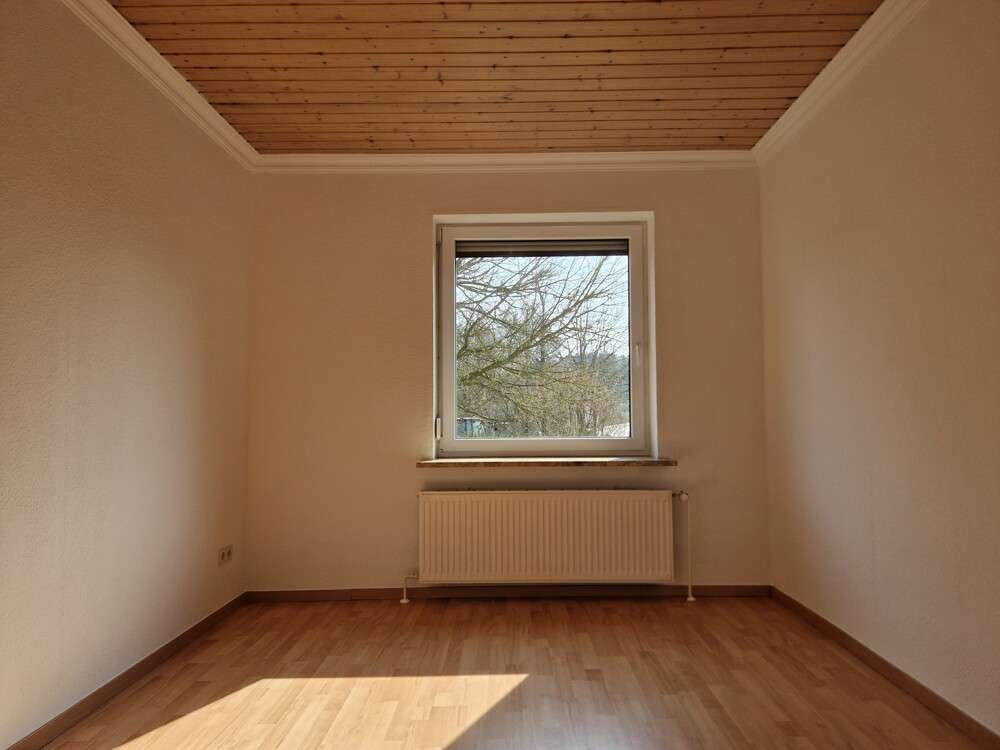 Immobilie in Owschlag - Raum für Ihre Wohnträume: Vielseitiges Zweifamilienhaus mit großem Garten und zwei Garagen - Bild 2