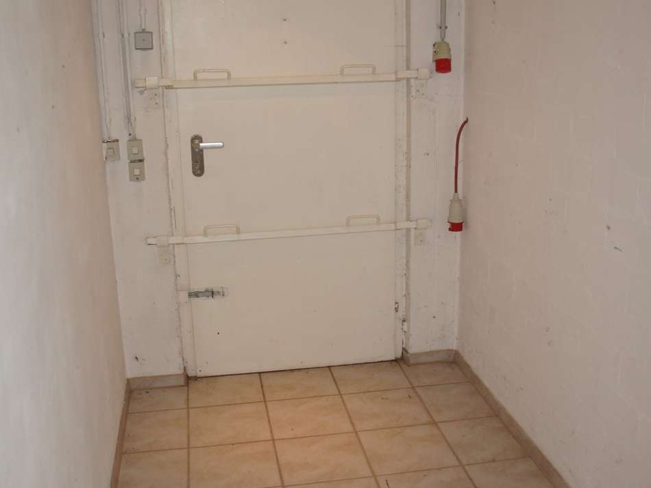 Separater Kellereingang (Groß)