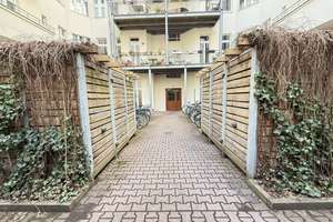 Bezugsfreie, möblierte und frisch renovierte 2 Zimmer Altbau-Wohnung mit Balkon - am Ku´Damm – Die vollständige Adresse der Immobilie erhältst du vom Anbieter., 10711 Halensee, Berlin – Vorschaubild 36