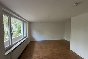Sonniger Balkon im Grünen: Apartment im Malvenweg in München  – Malvenweg 7, 80995 Lerchenau-Ost, München – Vorschaubild 2