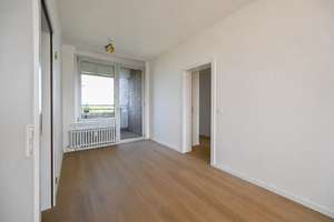 Urban wohnen mit Weitblick: Drei-Zimmer-Wohnung mit Loggia, Balkon und Schwimmbad in Düsseldorf – Die vollständige Adresse der Immobilie erhältst du vom Anbieter., 40470 Mörsenbroich, Düsseldorf – Vorschaubild 6