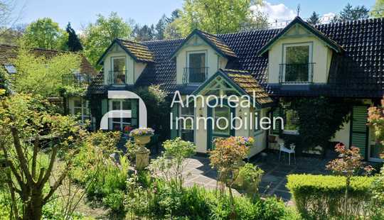 Bild von Hamburg - Wohldorf-Ohlstedt | Charmante Landhausvilla mit einem liebevollen Garten im Grünen