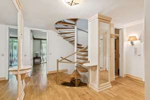 Prinz-Ludwigs-Höhe: Stilvolle, sehr ruhig gelegene Maisonettewohnung mit "Haus im Haus"-Charakter – Die vollständige Adresse der Immobilie erhältst du vom Anbieter., 81479 Thalkirchen, München – Vorschaubild 2