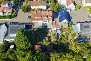 Gepflegtes Dreifamilienhaus mit Garten, Garage und drei Stellplätzen