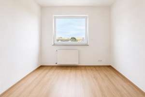 Familienfreundliche 4-Zimmer ETW, Süd-Balkon, großer Keller und Einbauküche – Albert-Schweitzer-Allee 33, 65203 Biebrich, Wiesbaden – Vorschaubild 3