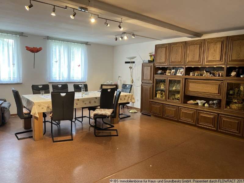 Immobilie in Gerabronn - STIL - CHARME - PLATZ: Stattliches, gepfelgtes 2-Familienhaus mit 3 Garagen und großem Grundstück - Bild 3