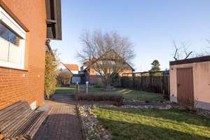 Freistehendes Einfamilienhaus mit zwei Garagen und Garten in Vechelade – Die vollständige Adresse der Immobilie erhältst du vom Anbieter., 38159 Vechelde – Vorschaubild 2