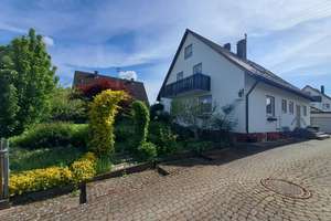Familienidylle pur: Ein- bzw. Zweifamilienhaus mit wunderschönem Garten – Die vollständige Adresse der Immobilie erhältst du vom Anbieter., 86500 Kutzenhausen – Vorschaubild 6