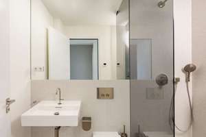 Großzügige 3-Zimmer-Neubauwohnung mit Terrasse und eleganter Rundung der Außenwand in Charlottenburg – Weimarer Straße 1, 10625 Charlottenburg, Berlin – Vorschaubild 7